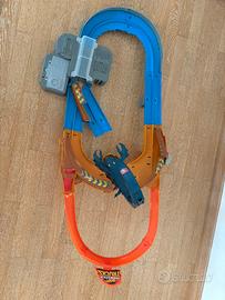 pista hot wheels monster truck