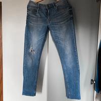 Jeans slim a sigaretta uomo Bershka lavaggio medio