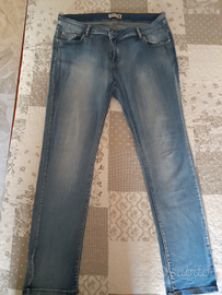 Pantalone jeans da donna modello skinny taglia 52