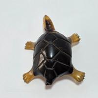 Spilla a forma di tartaruga in corno