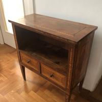 Piccola cassettiera in legno