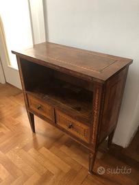 Piccola cassettiera in legno