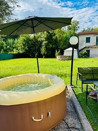 Piscina iacuzzi con idromassaggio da esterno
