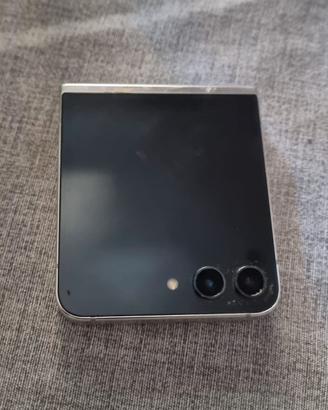 Samsung Galaxy Z Flip5 per pezzi di ricambio