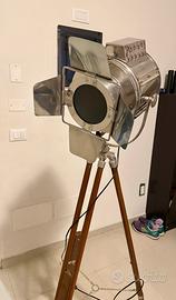 Lampada da terra moderna.