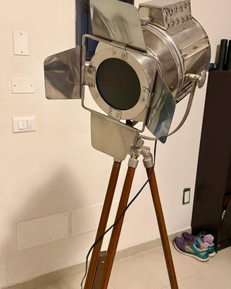 Lampada da terra moderna.