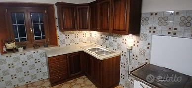 Cucina in legno ad angolo