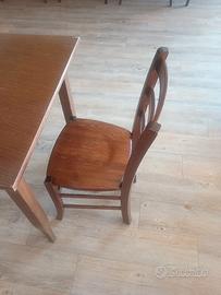 sedie e tavoli in legno