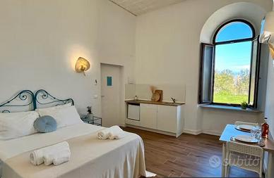 Monolocale x2 in villa vicino al mare con giardino
