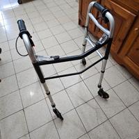 Deambulatore con freni e blocca freni