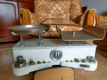 Bilancia a due piatti d'epoca