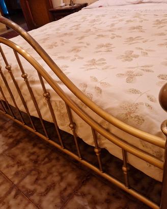 Letto matrimoniale 