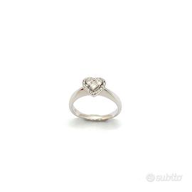 Anello oro bianco cuore di diamanti