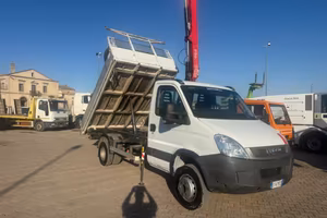 IVECO DAILY 65C17 CON RIB. TRILATERALE E GRU FAS