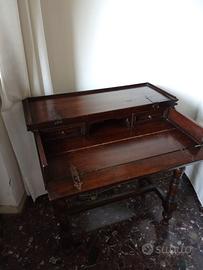 Scrivania in legno massello