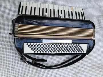 Fisarmonica vintage ANELLI con custodia.