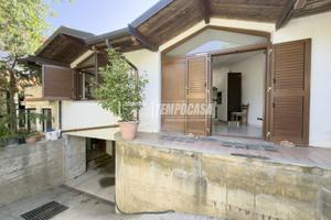 VILLA BIFAMILIARE IN VIA UMBERTO I, VALLE SAUGLIO,