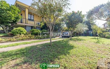 VILLA BIFAMILIARE DI 200 MQ CON TAVERNA E AMPIO GI
