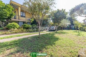 VILLA BIFAMILIARE DI 200 MQ CON TAVERNA E AMPIO GI