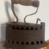 Antico ferro da stiro