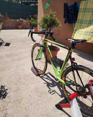 bicicletta da corsa ultra leggera in carbonio  mis