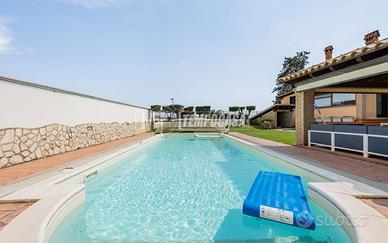 Monte Migliore - Villa bifamiliare con grande giar
