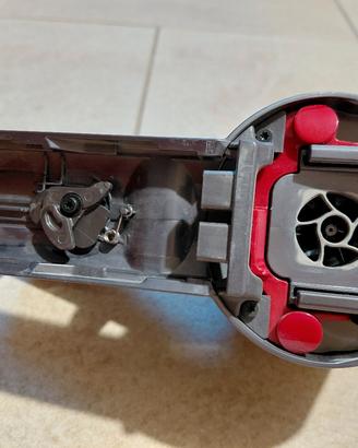 motore con scocca  dyson V8