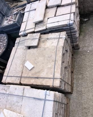Pavimenti selezionati in vera pietra di recupero