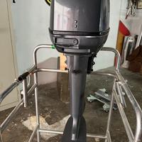 Motore fuoribordo yamaha e gommone