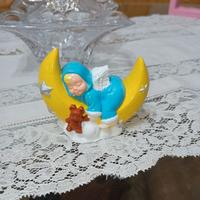 Angelo adagiato su luna in ceramica