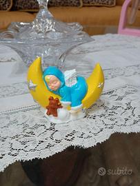 Angelo adagiato su luna in ceramica