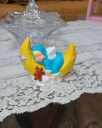 Angelo adagiato su luna in ceramica