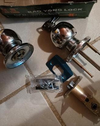 serratura per porta con chiave e manopola 