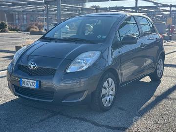 Toyota Yaris 1.0 5 porte Luxury pack