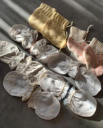Calzini e guantini per neonati