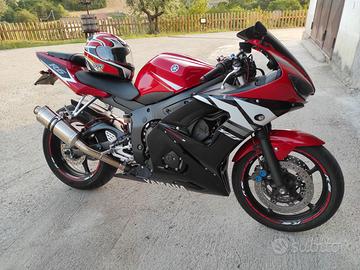 YAMAHA R6