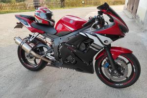 YAMAHA R6