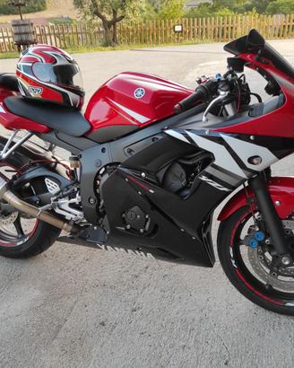YAMAHA R6