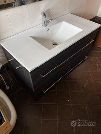 Mobile bagno con lavandino in ceramica
