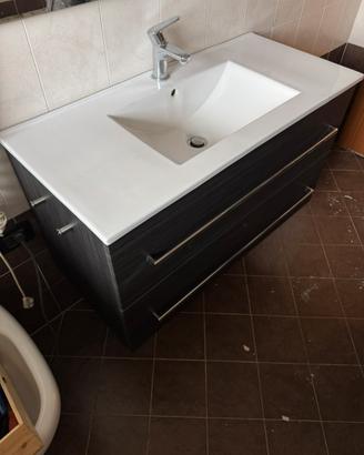 Mobile bagno con lavandino in ceramica