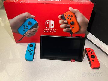 Nintendo swich con moltissimi accessori(giochi)