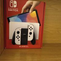 Nintendo Switch oled + 2 Giochi