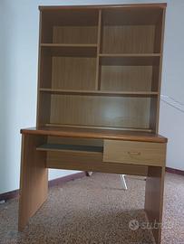 Scrivania con scomparti e cassetto (2 disponibili)