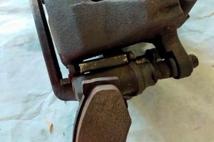 Pinze e dischi freno Nissan pickup d21