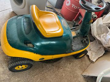 Trattorino tagliaerba