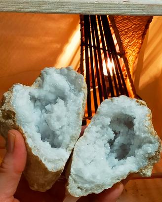 Geode di grandezza mediq  in Quarzo Ialino
