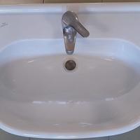 Lavandino con miscelatore