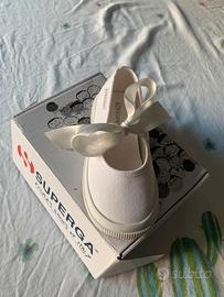Superga per bambina numero 27