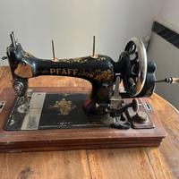 Macchina da cucire vintage Pfaff