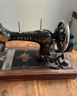 Macchina da cucire vintage Pfaff